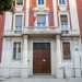 La facciata in particolare presenta un portale inquadrato da due colonne tuscaniche, sul modello del Vignola (architetto depoca manierista) e di Villa Borghese a Roma